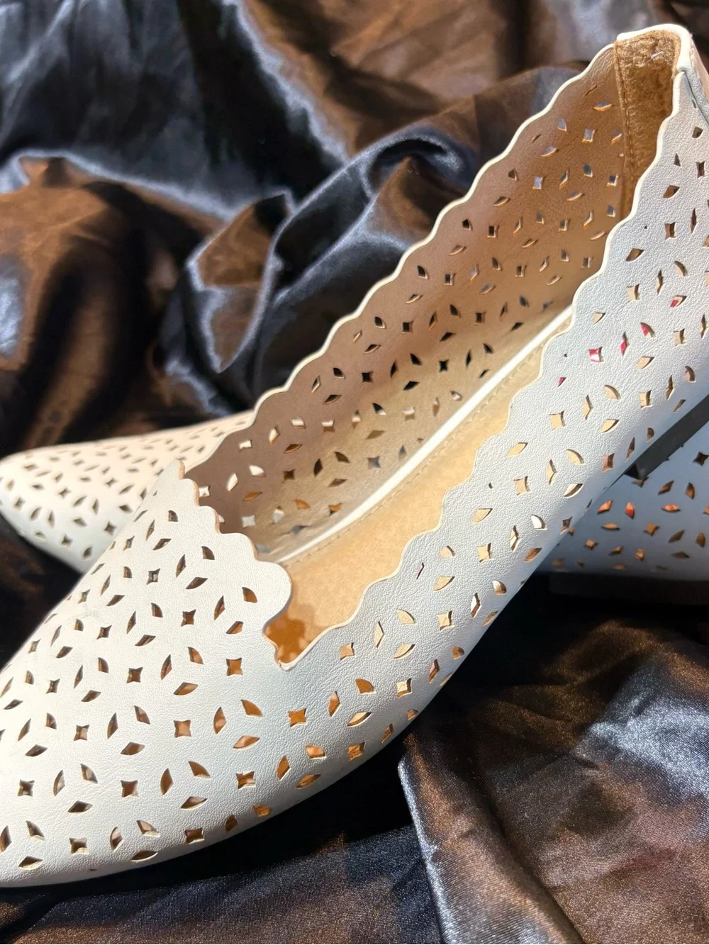 Classic White Laser-Cut Scalloped Edge Flats